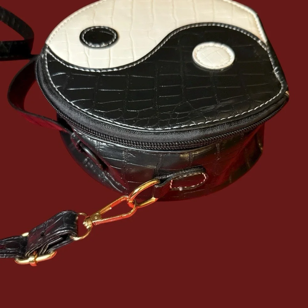 Yin Yang Alligator-Pattern Crossbody Bag New - Picture 3 of 8